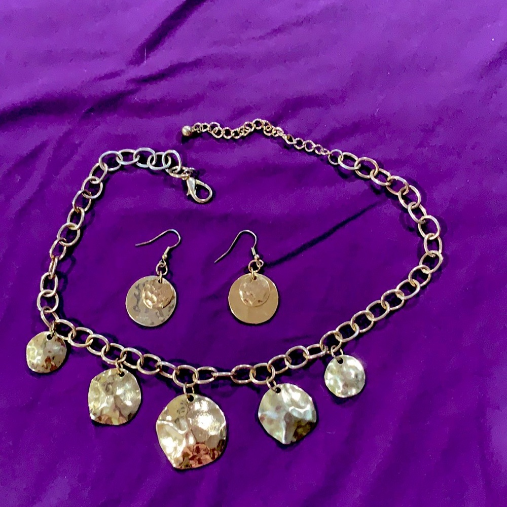 Necklace and earrings set